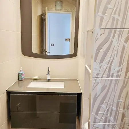 Beautiful&big For 8persons Parking Free Apartment