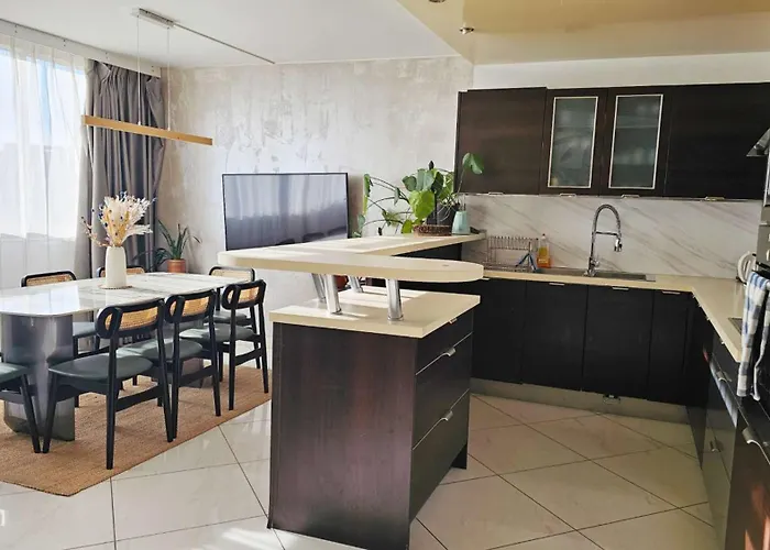 Beautiful&big For 8persons Parking Free Apartment