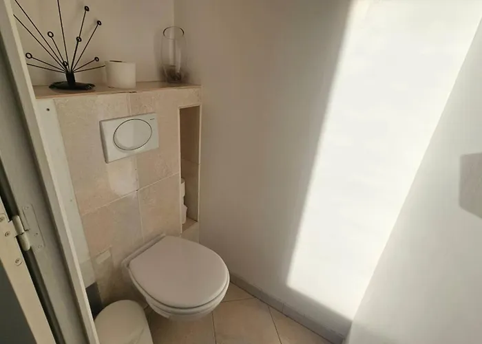 Beautiful&big For 8persons Parking Free Apartment
