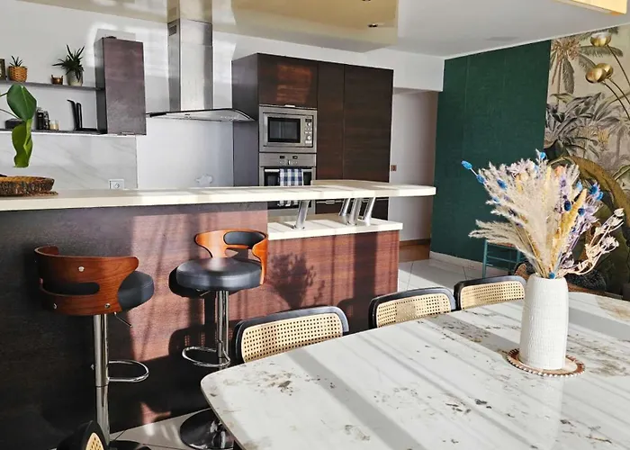Beautiful&big For 8persons Parking Free Apartment
